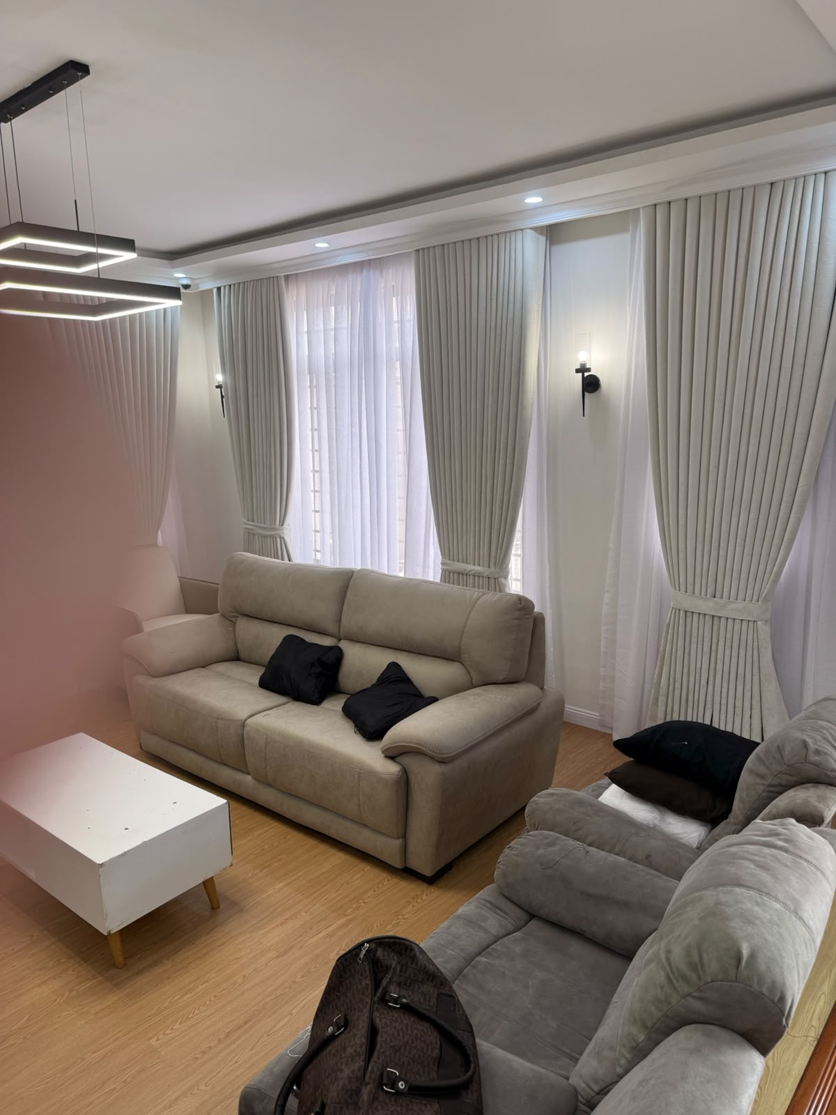 Modern living room with pleated cream curtains and sheer drapes — Nairobi